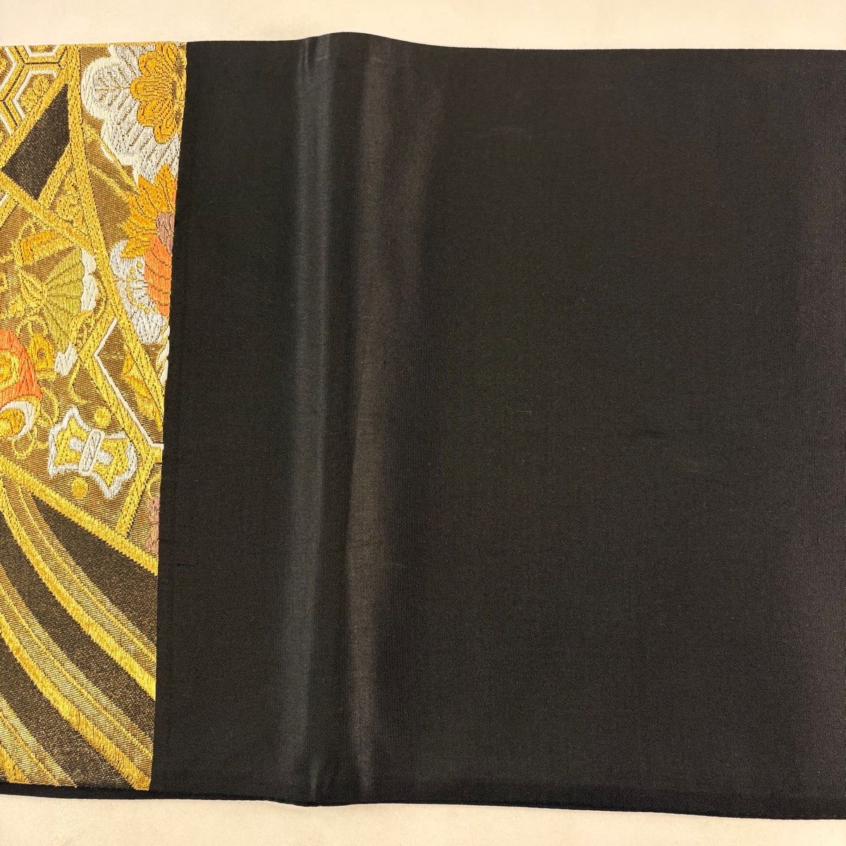 B 鶴に宝尽くし模様 金糸 黒 正絹 六通 袋帯 フォーマル O13 B 鶴に宝尽くし模様 金糸 黒 正絹 六通 袋帯 フォ マル O13 まいづる