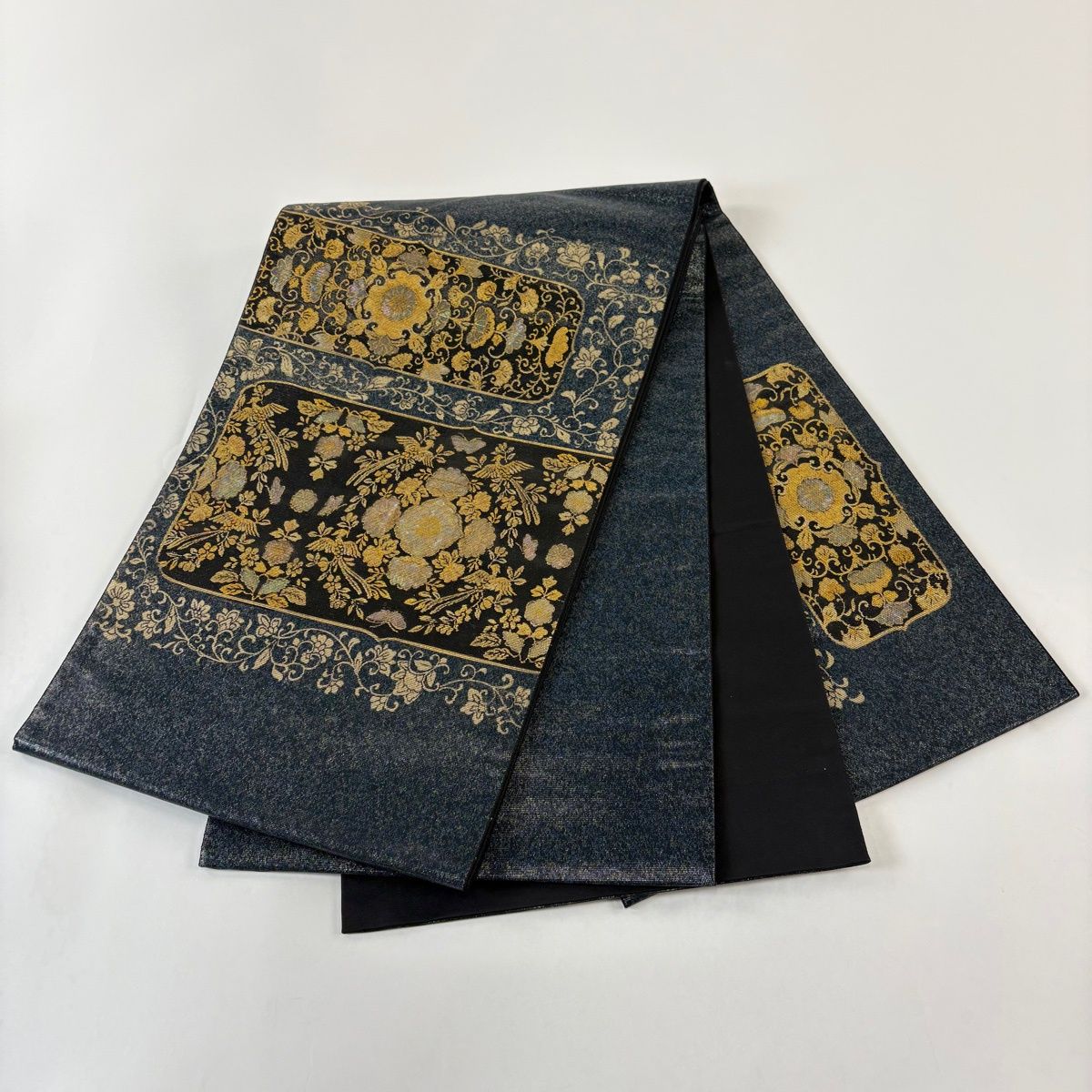 美品】 袋帯 秀品 鈴乃屋 華文 鳥 螺鈿箔 紺色 お太鼓柄 正絹 【中古