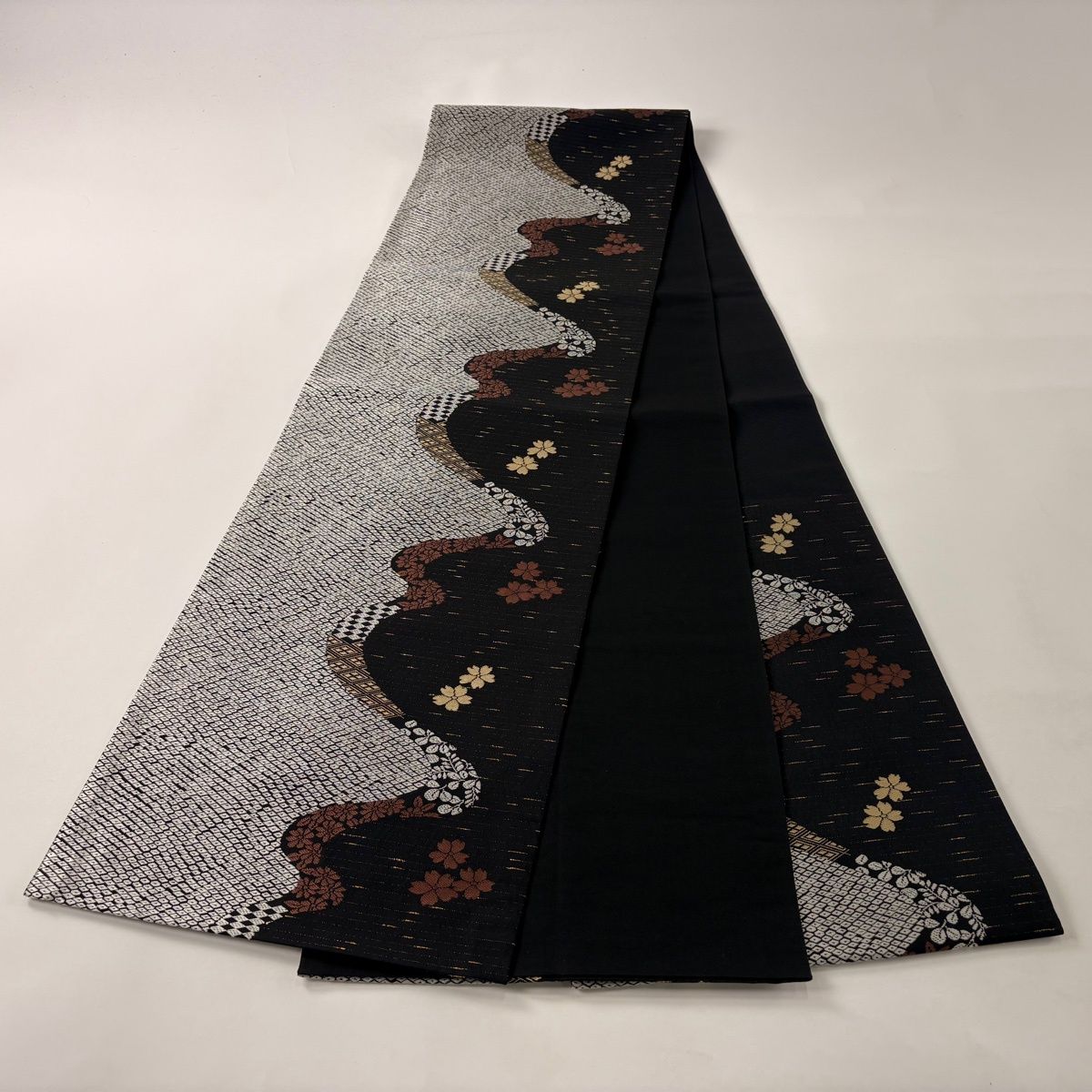 美品】 袋帯 秀品 桜 疋田柄 箔 黒 六通 正絹 【中古】 - メルカリ
