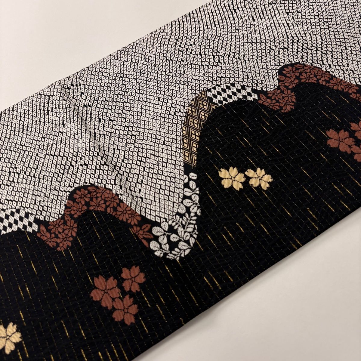美品】 袋帯 秀品 桜 疋田柄 箔 黒 六通 正絹 【中古】 - メルカリ