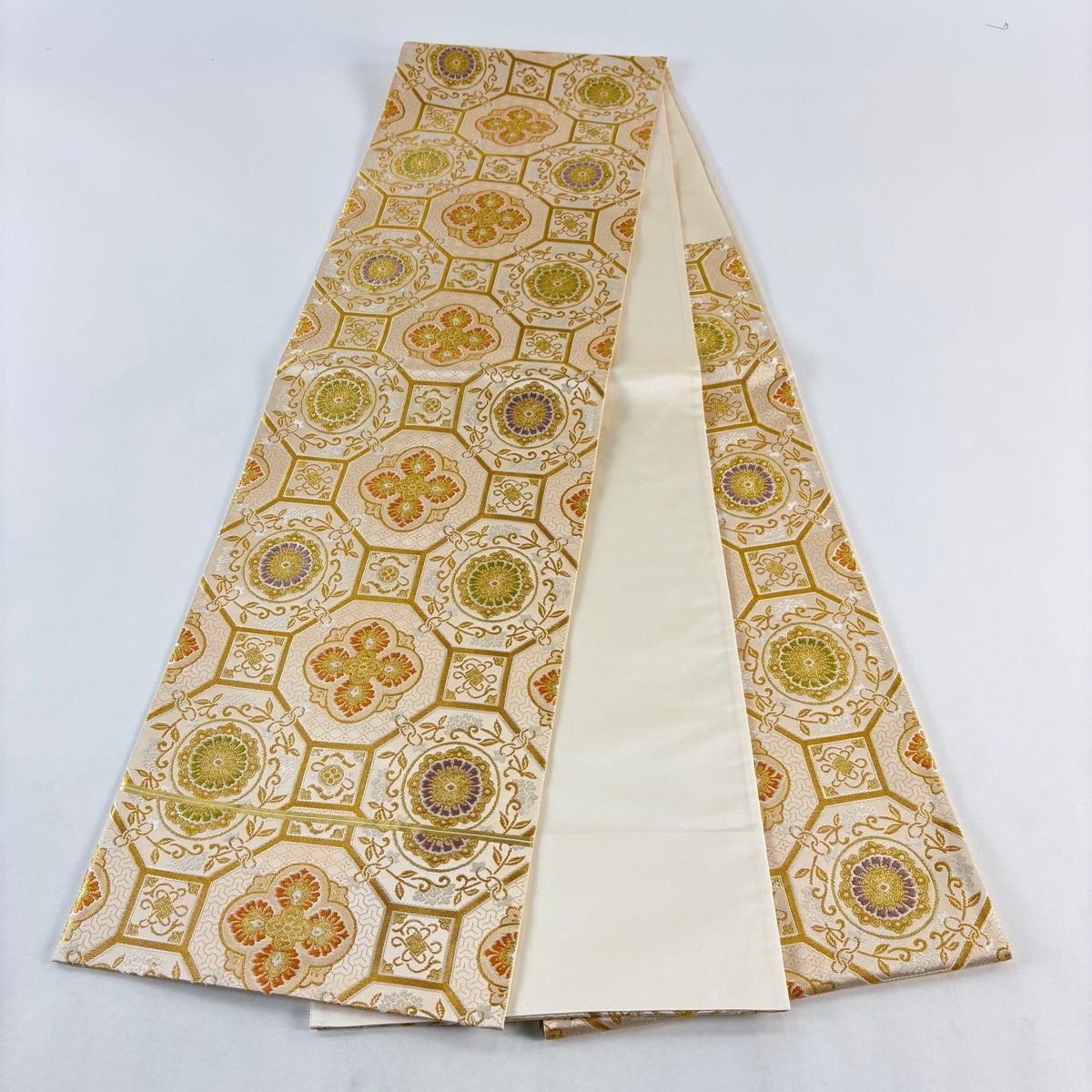 美品】 袋帯 秀品 落款 本家加納 蜀江華文 草花 刺繍 金糸 ベージュ 六