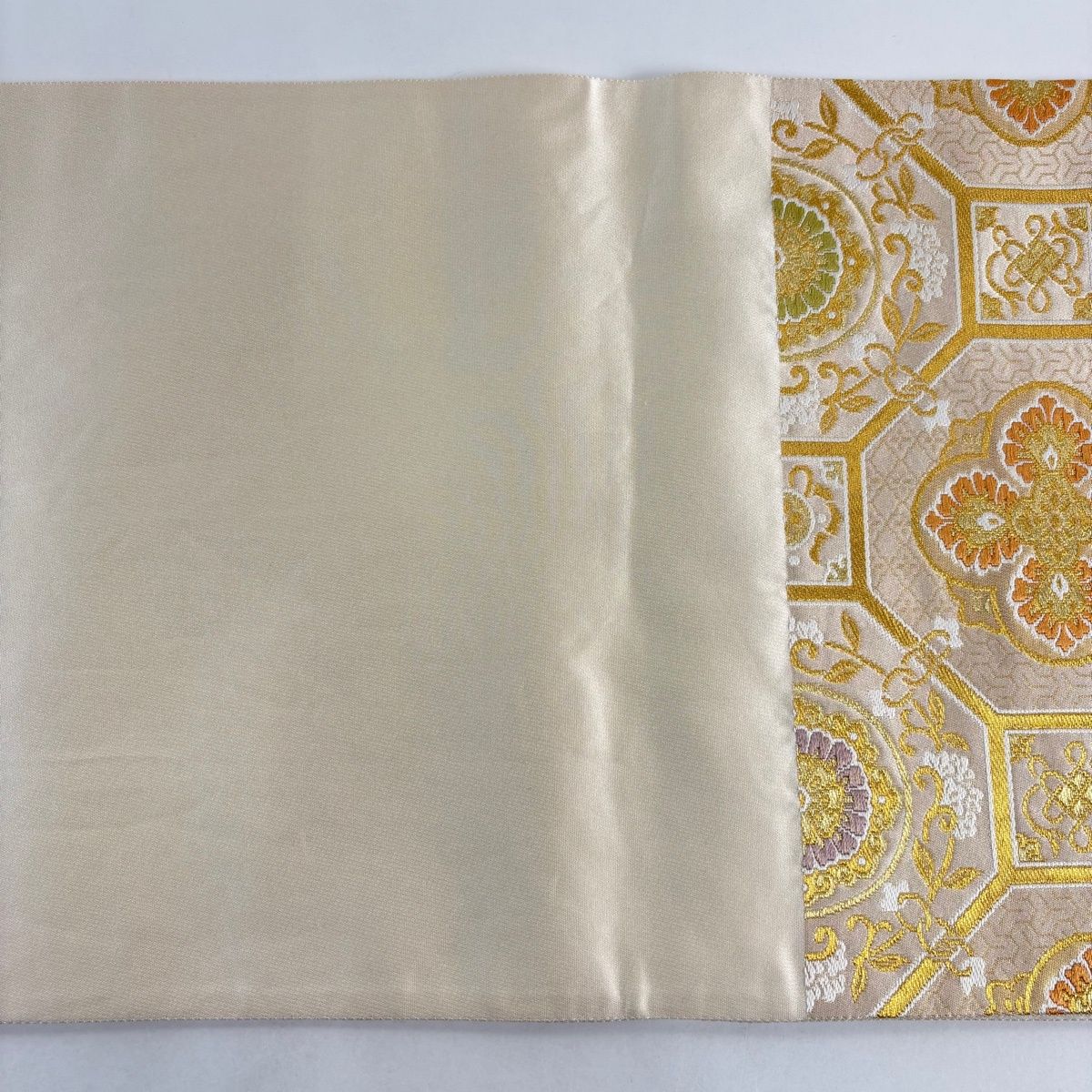 美品】 袋帯 秀品 落款 本家加納 蜀江華文 草花 刺繍 金糸 ベージュ 六