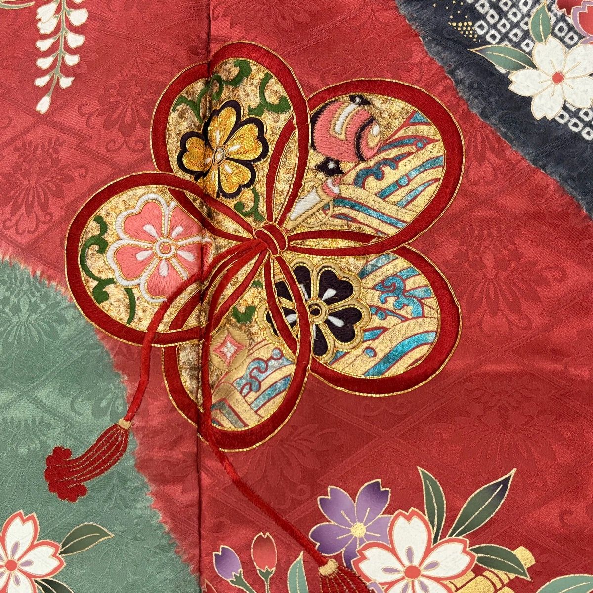 振袖 身丈164.5cm 裄丈66cm M 袷 草花 花筏 刺繍 金糸 茜色 正絹 秀品