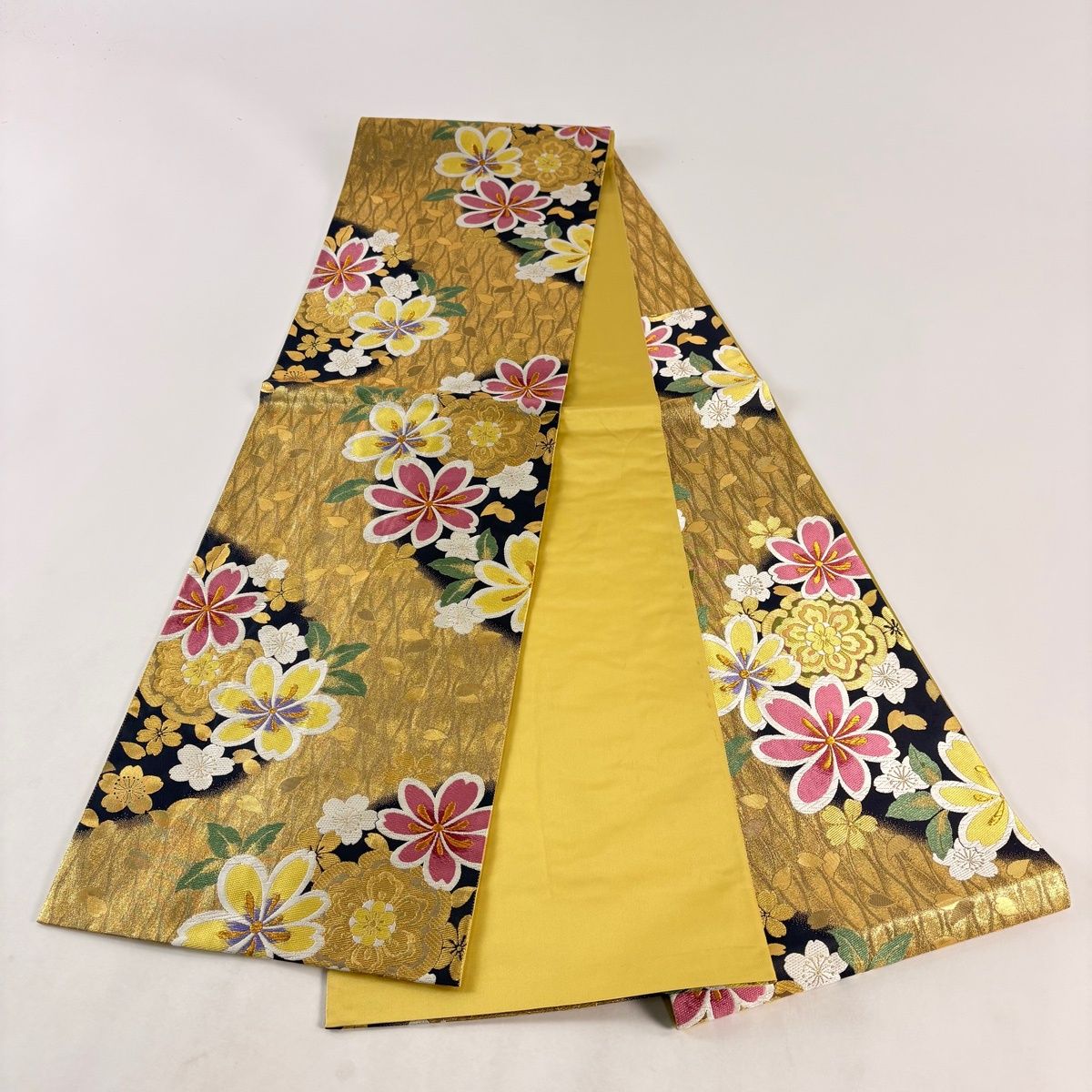 袋帯 秀品 草花 桜 刺繍 金糸 金色 六通 正絹 【中古】 - メルカリ
