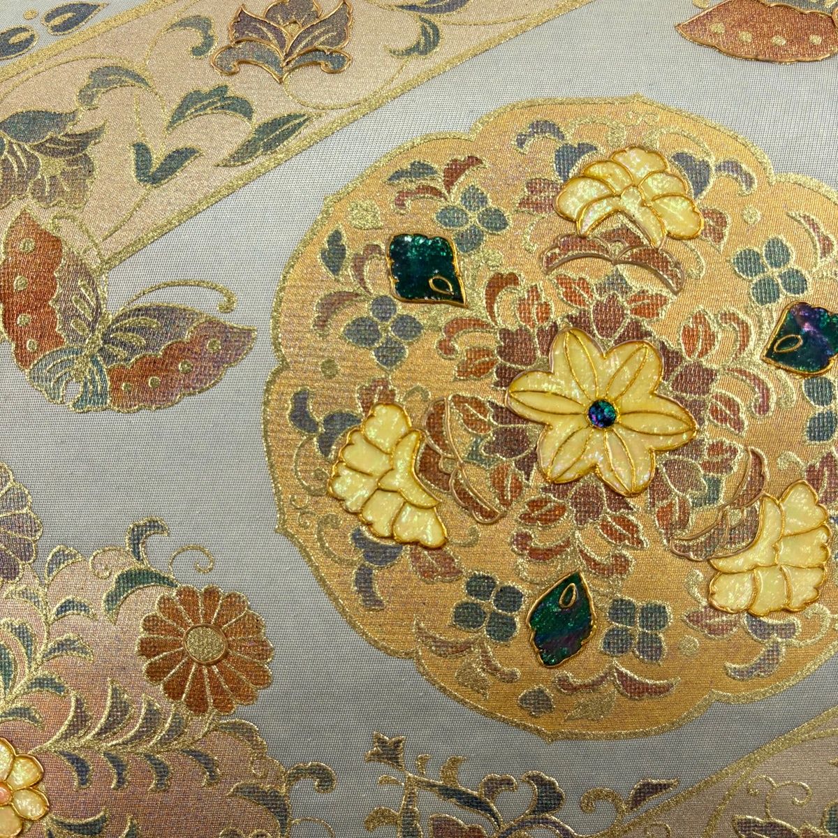 袋帯　螺鈿　礼装用　お太鼓柄　美品　華紋 袋帯 秀品 華文 鳥 箔 螺鈿 金色 お太鼓柄 正絹 【中古】 - メルカリ