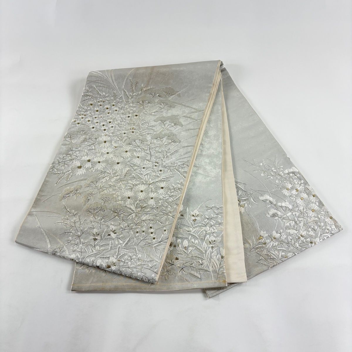袋帯 秀品 秋草 菊 刺繍 金糸 銀色 お太鼓柄 正絹 【中古】 - メルカリ