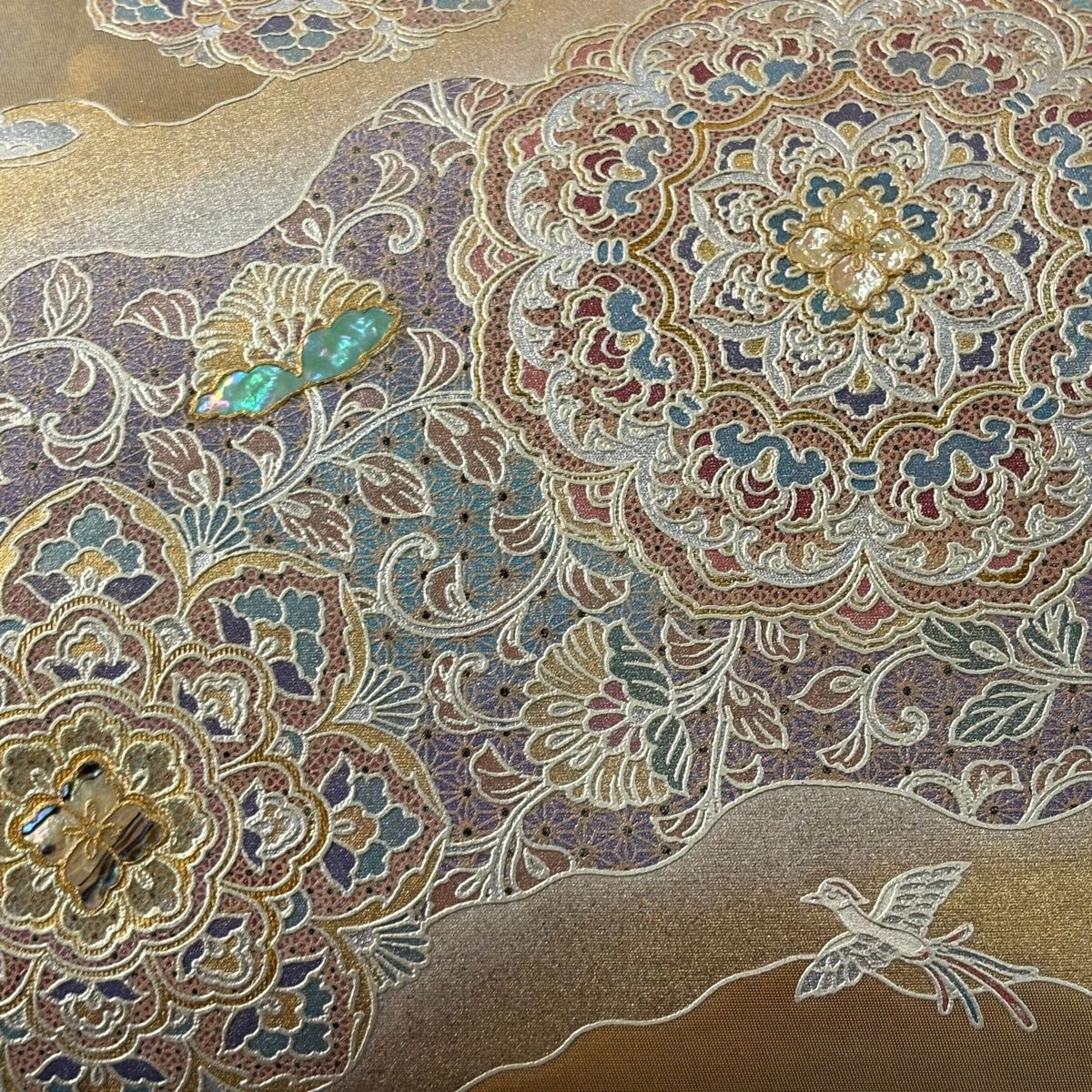 袋帯　螺鈿　礼装用　お太鼓柄　美品　華紋 美品】 袋帯 秀品 華文 花菱 螺鈿 刺繍 灰緑 お太鼓柄 正絹 【中古