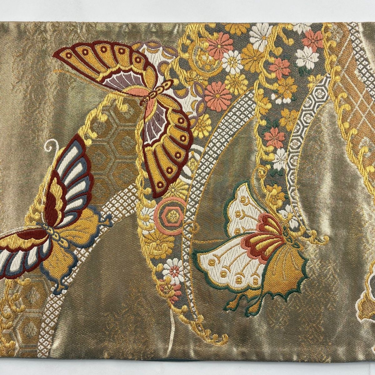 美品】 袋帯 秀品 蝶 花 金糸 刺繍 金色 六通 正絹 【中古】 - メルカリ
