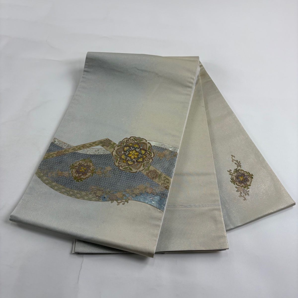 袋帯 秀品 華文 草花 螺鈿 青灰色 お太鼓柄 正絹 【中古】 - メルカリ