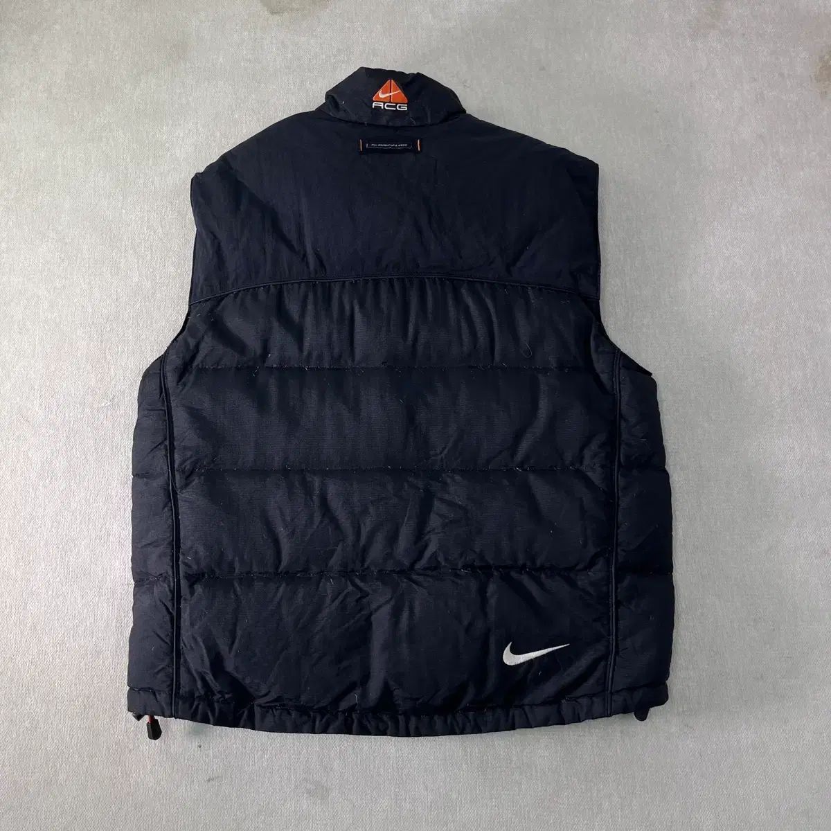 人気✨NIKEACG ダウンジャケット　ベスト　105 大きい　刺繍ロゴ　黒 人気✨NIKEACG ダウンジャケット ベスト 105 大きい 刺繍ロゴ 黒