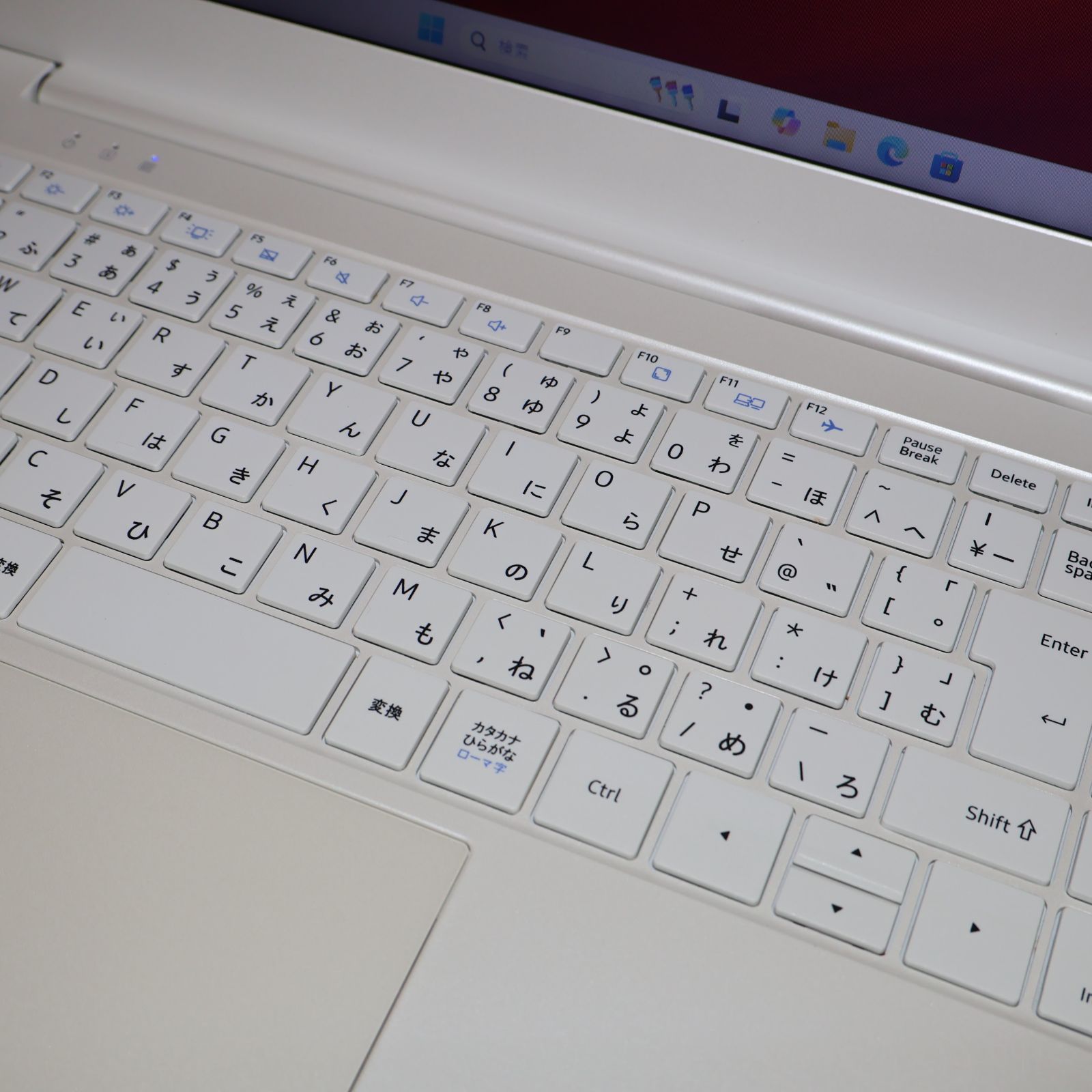 クリアランス Win11人気の白!8世代Corei7/SSD/メ12/無線/カメラ クリアランス Win11人気の白!8世代Corei7/SSD/メ12/無線/カメラ