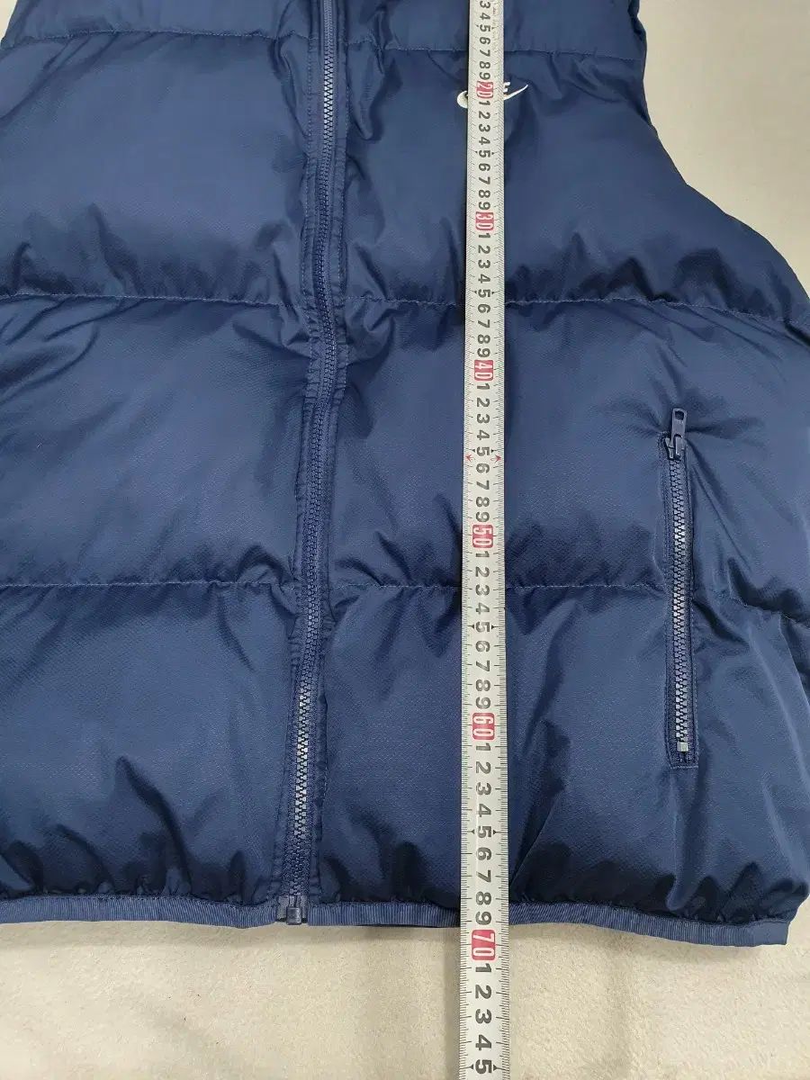 ナイキ ダウン ベスト クラブ プリマロフト ウォーター レペル ファー