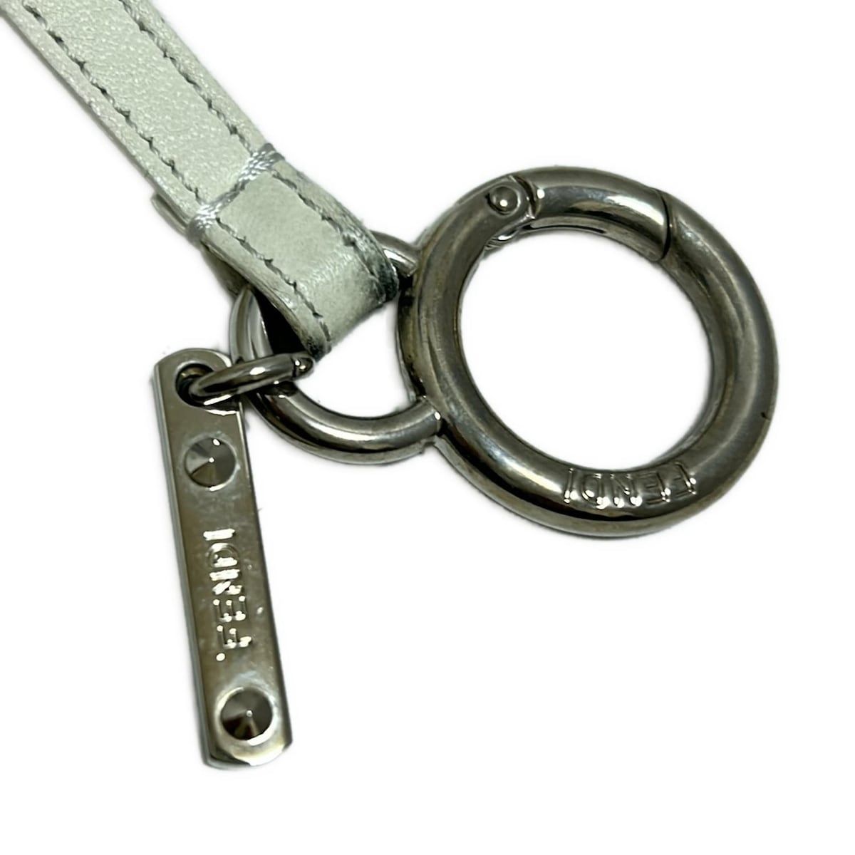 FENDI(フェンディ) キーホルダー(チャーム) ポンポンチャーム 白