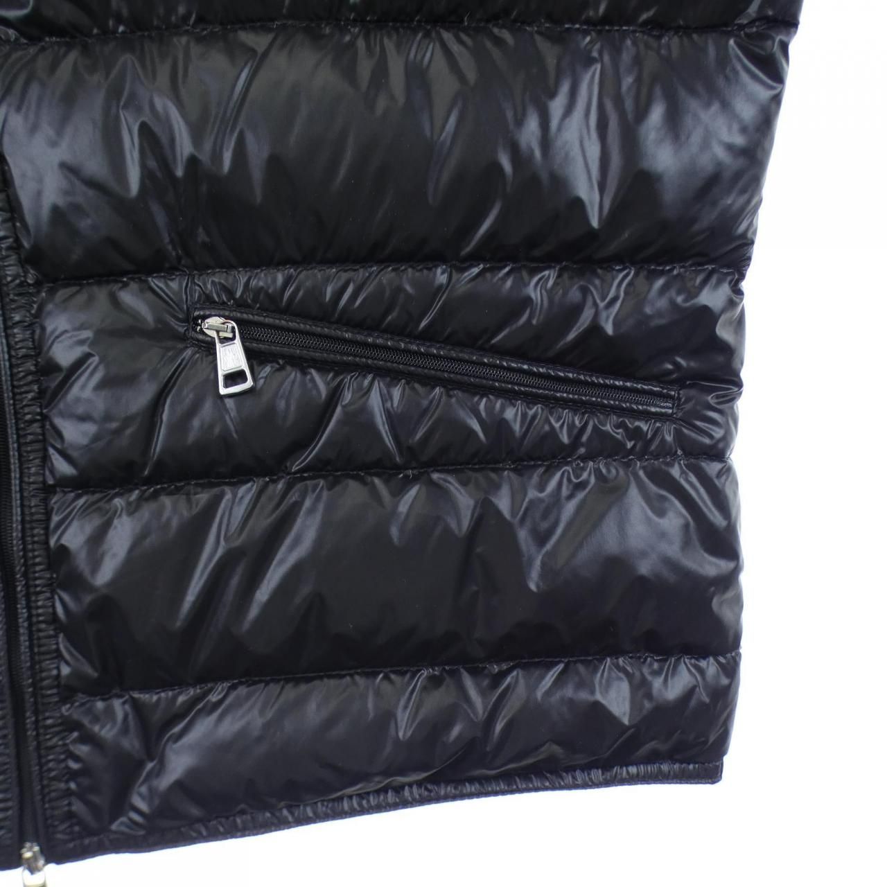 モンクレール MONCLER GUI ダウンベスト - メルカリ