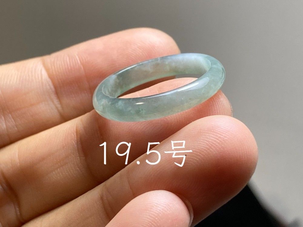 L16-44 氷糯種 19.5号 薄青緑 グアテマラ産 A貨 本翡翠 くりぬき