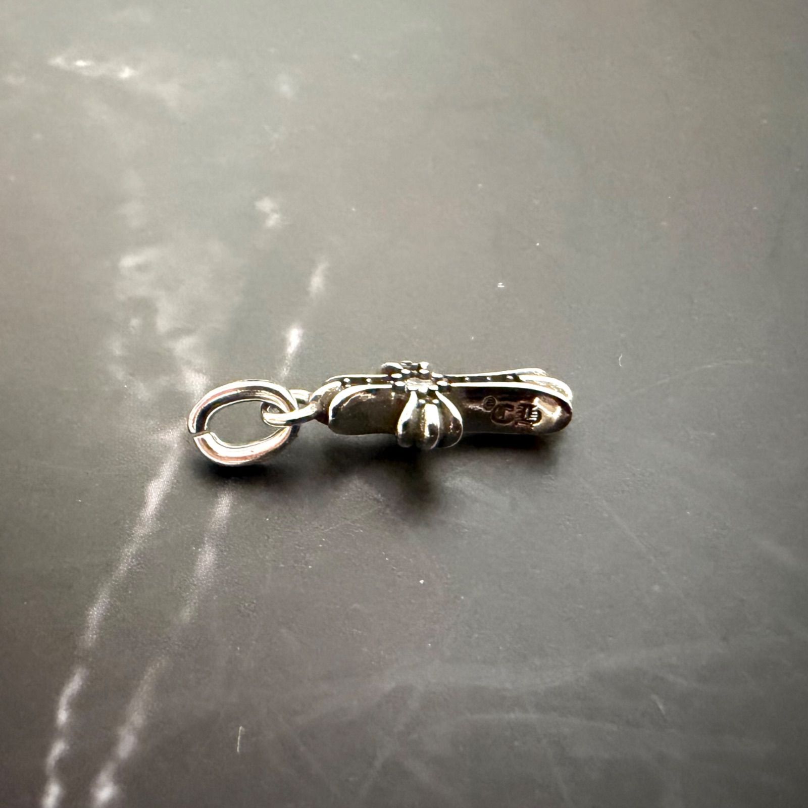 【極小の美】フルパヴェ ベビーファット クロス チャーム 1.5g 刻印有 トップ 2026年最新ベビーファットチャームの人気アイテム - メルカリ