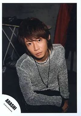 中古】生写真(ジャニーズ) 嵐/相葉雅紀/上半身・衣装グレー・カメラ