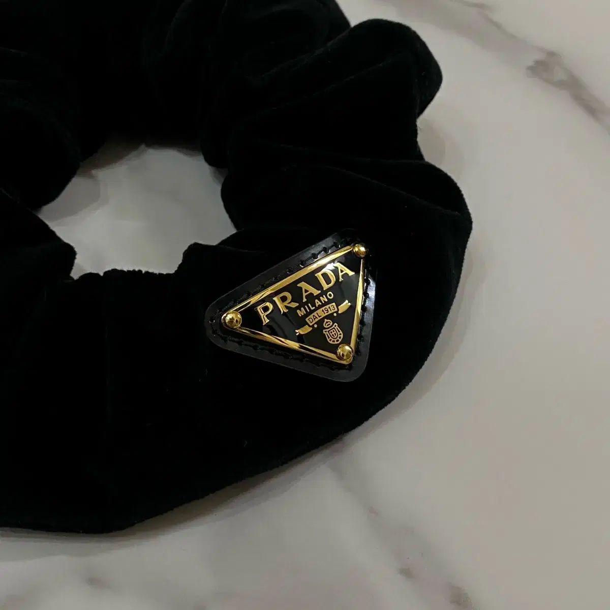 新品 PRADA プラダ ツアーベルベット SCRUNCH ヘアバンド シュシュ