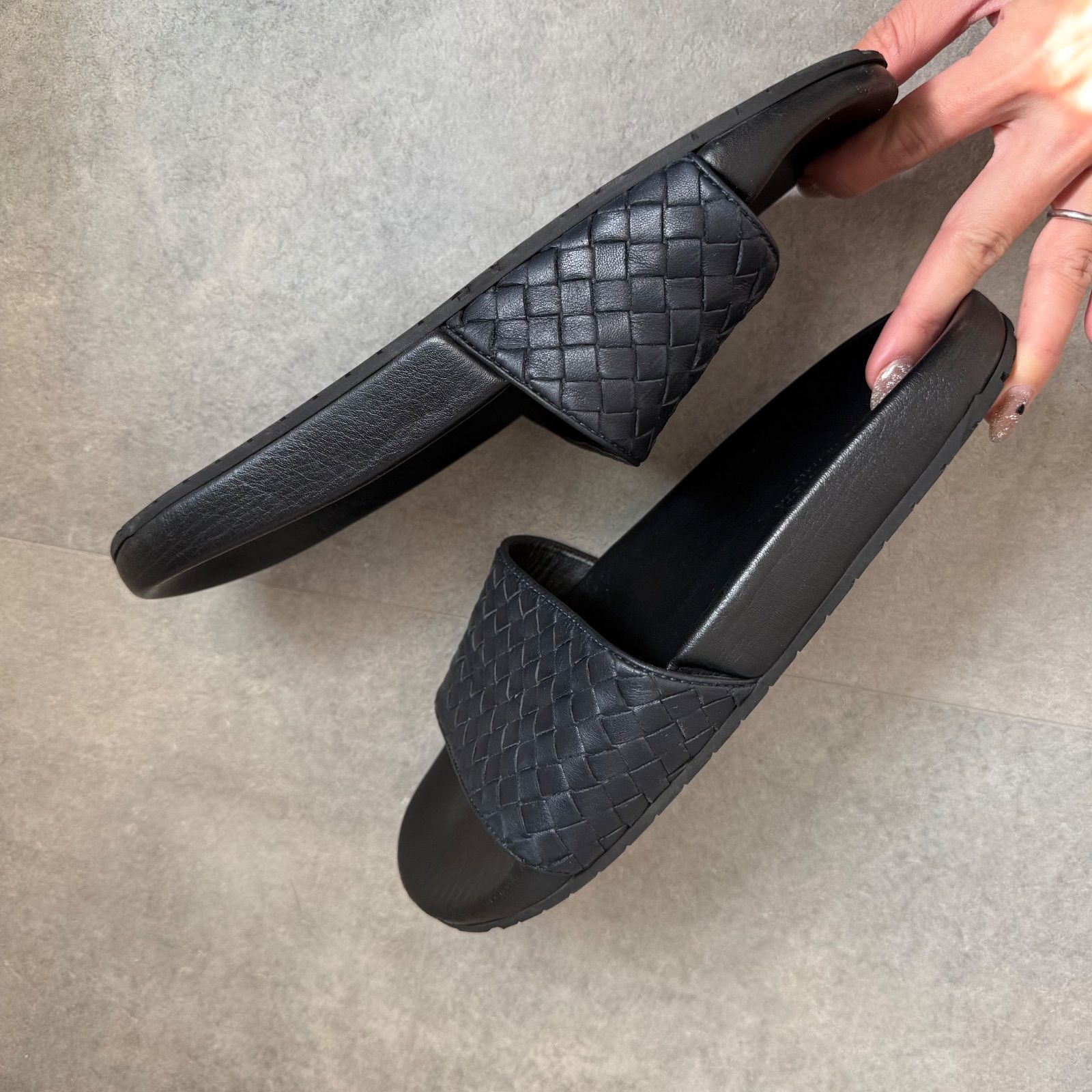 BOTTEGA VENETA ボッテガヴェネタ イントレチャート レザー スライド