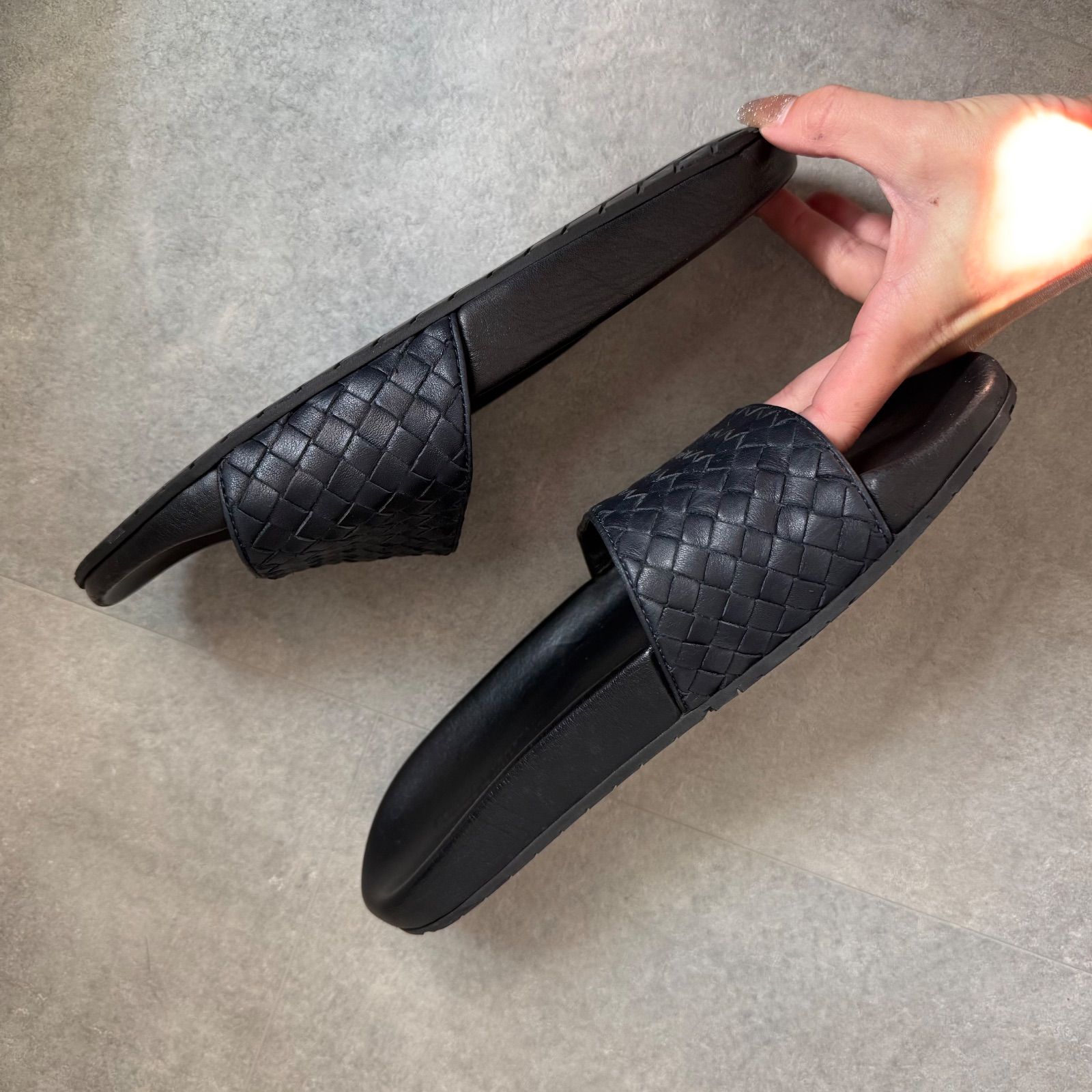 BOTTEGA VENETA ボッテガヴェネタ イントレチャート レザー スライド