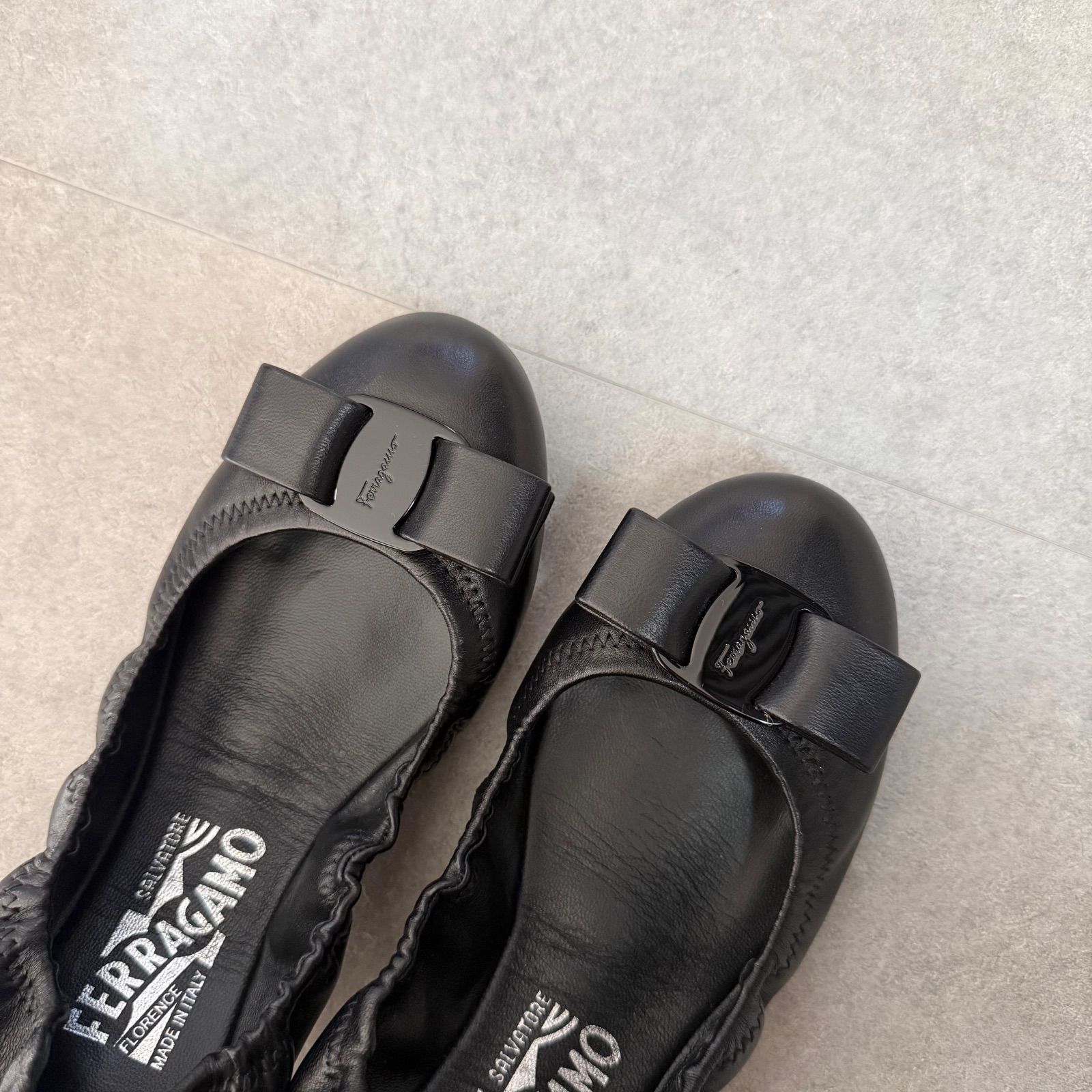 極美品 SalvatoreFerragamo サルヴァトーレフェラガモ ヴァラリボン