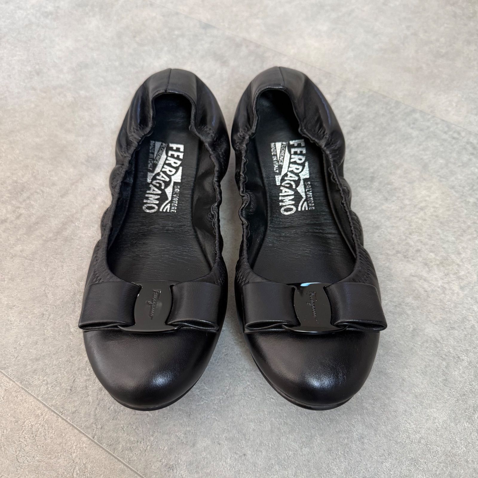 極美品 SalvatoreFerragamo サルヴァトーレフェラガモ ヴァラリボン