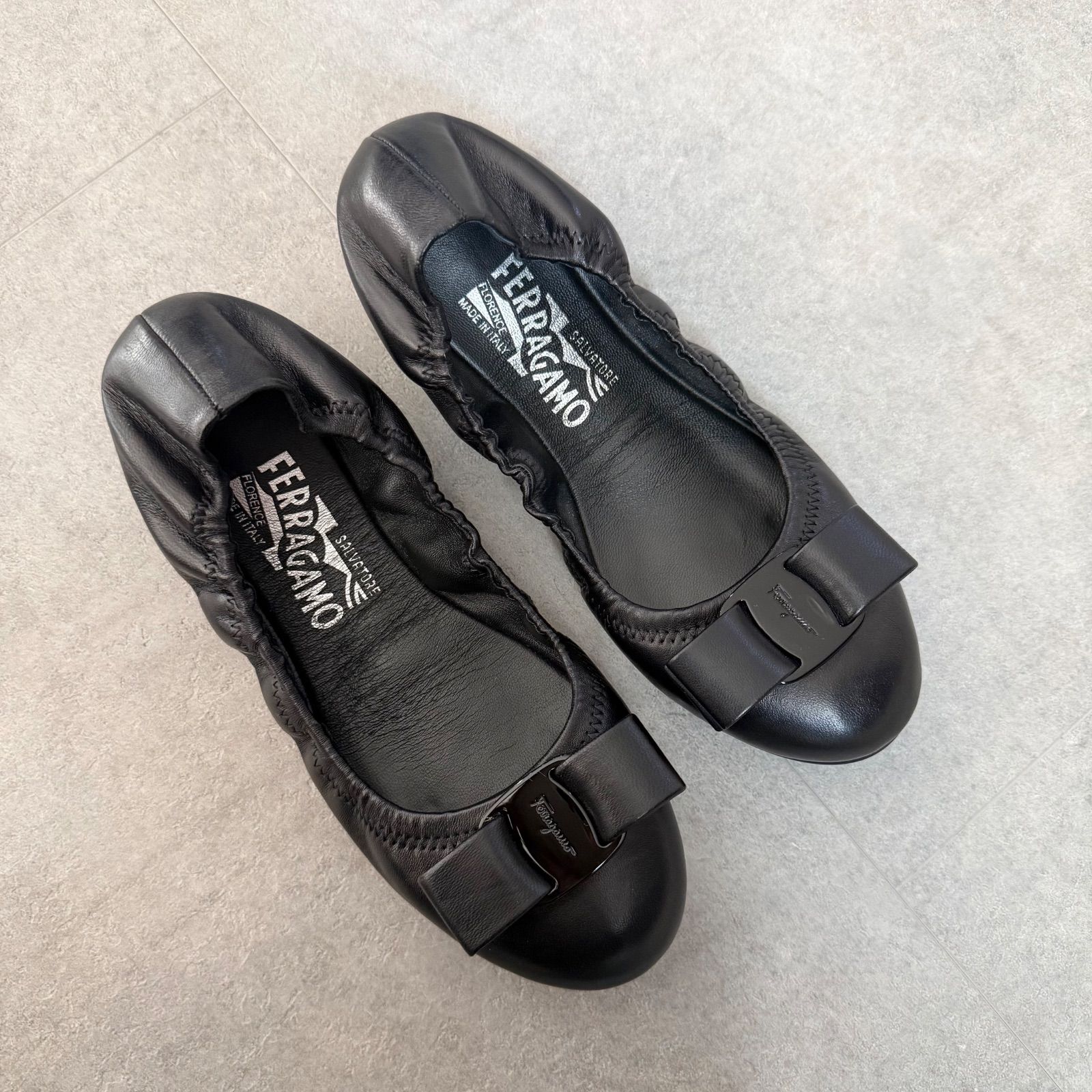 極美品 SalvatoreFerragamo サルヴァトーレフェラガモ ヴァラリボン