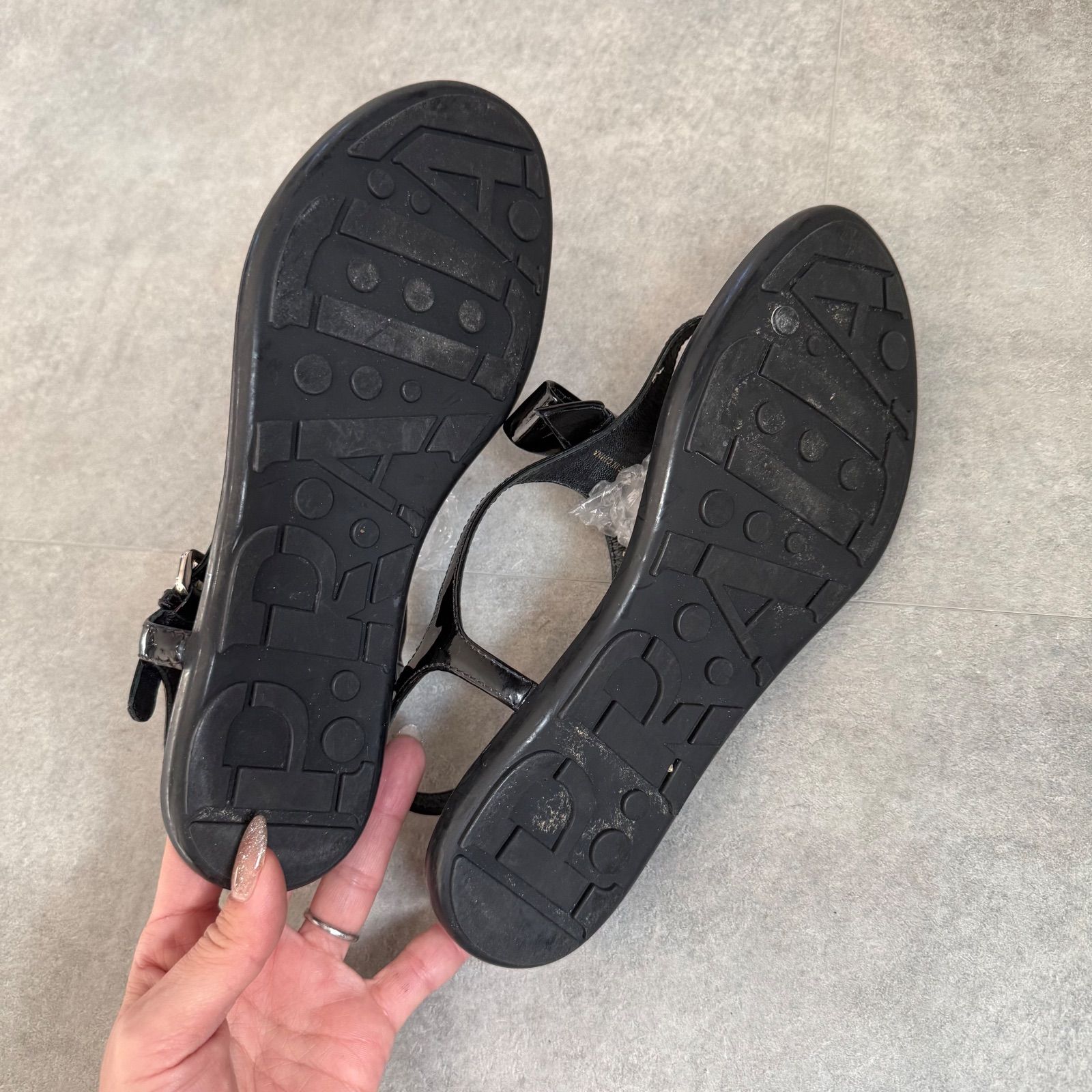 美品 PRADA プラダ ロゴリボン パテントレザー ストラップサンダル