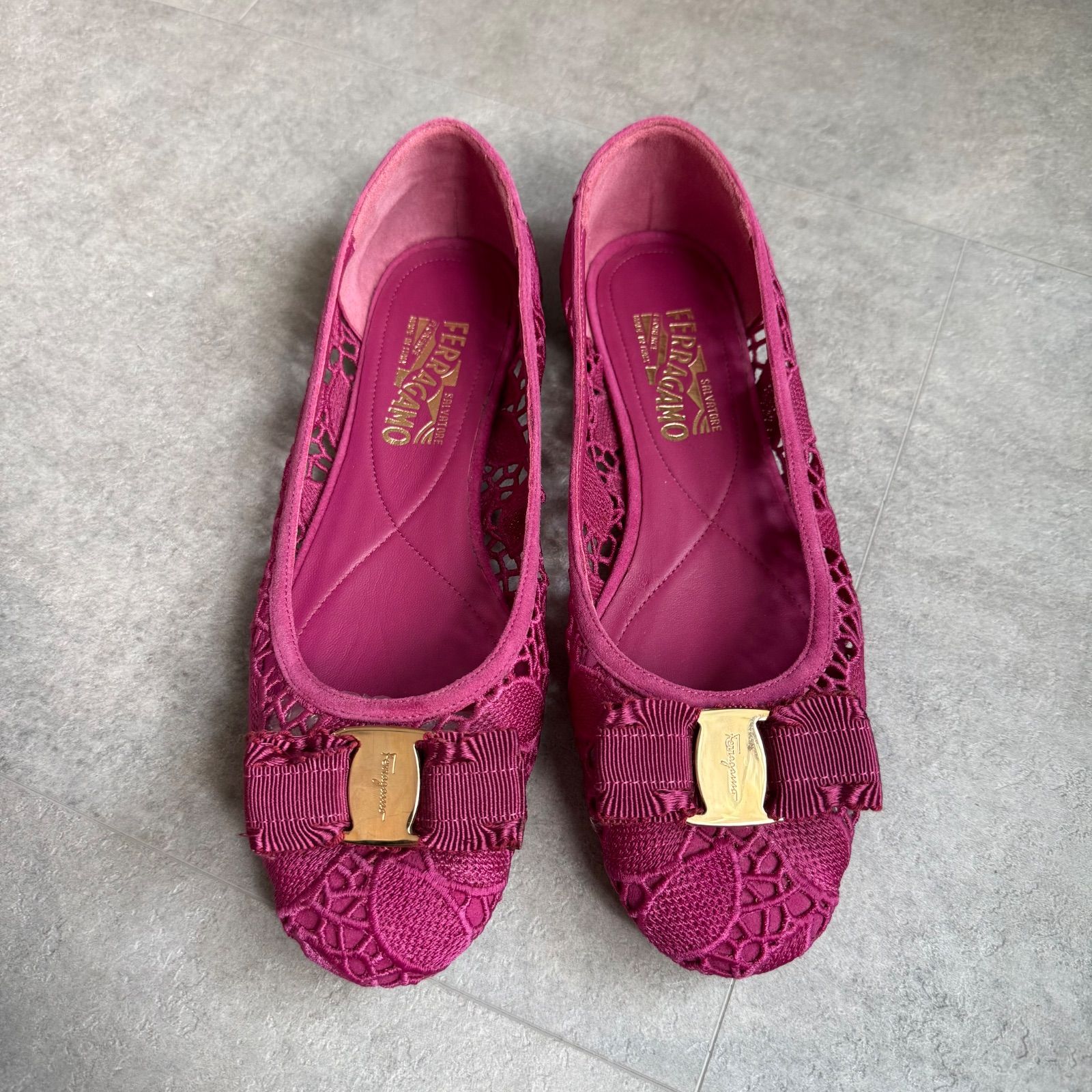 SalvatoreFerragamo サルヴァトーレフェラガモ ヴァラリボン フラット