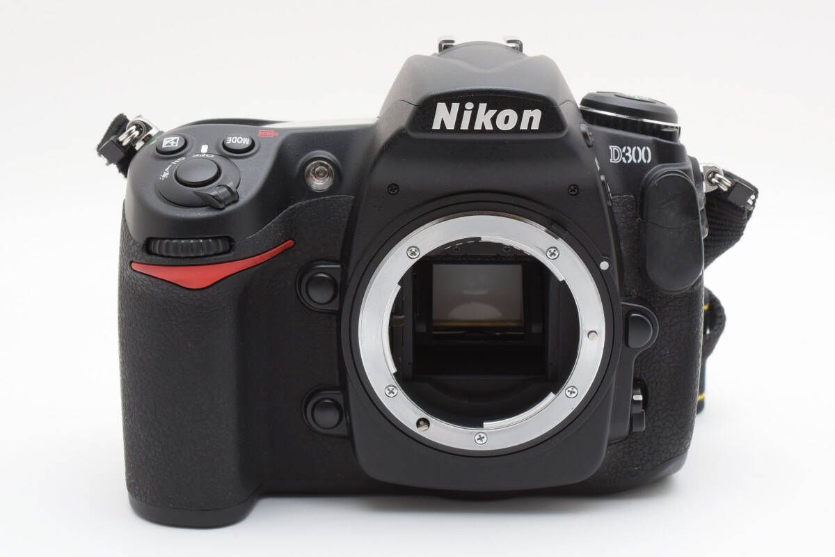 ☆ショット回数6,582回☆Nikon ニコン D300 ボディ ☆説明書付き
