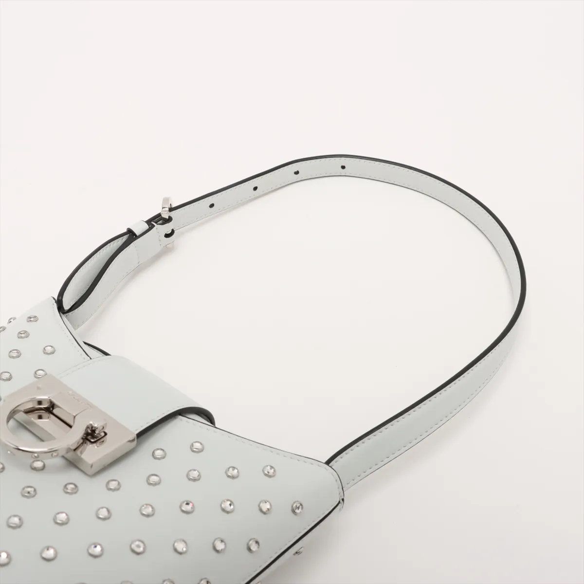 極美品 サルヴァトーレフェラガモ トリフォリオ レザー ショルダー