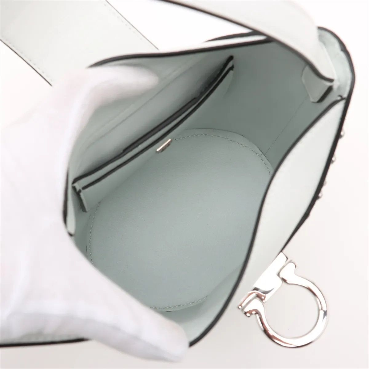 極美品 サルヴァトーレフェラガモ トリフォリオ レザー ショルダー