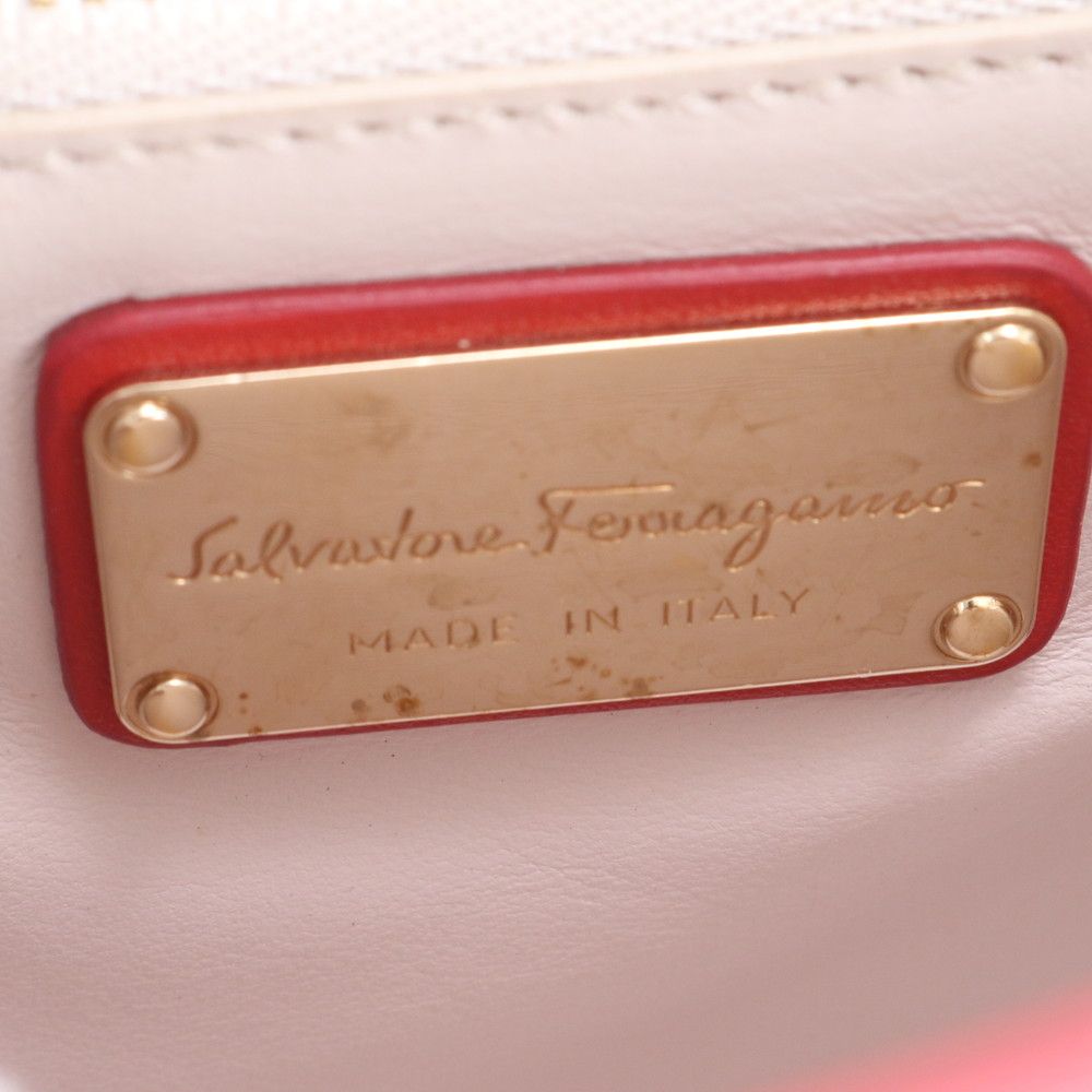 極美品 サルヴァトーレフェラガモ ヴァラ リボン レザー チェーン