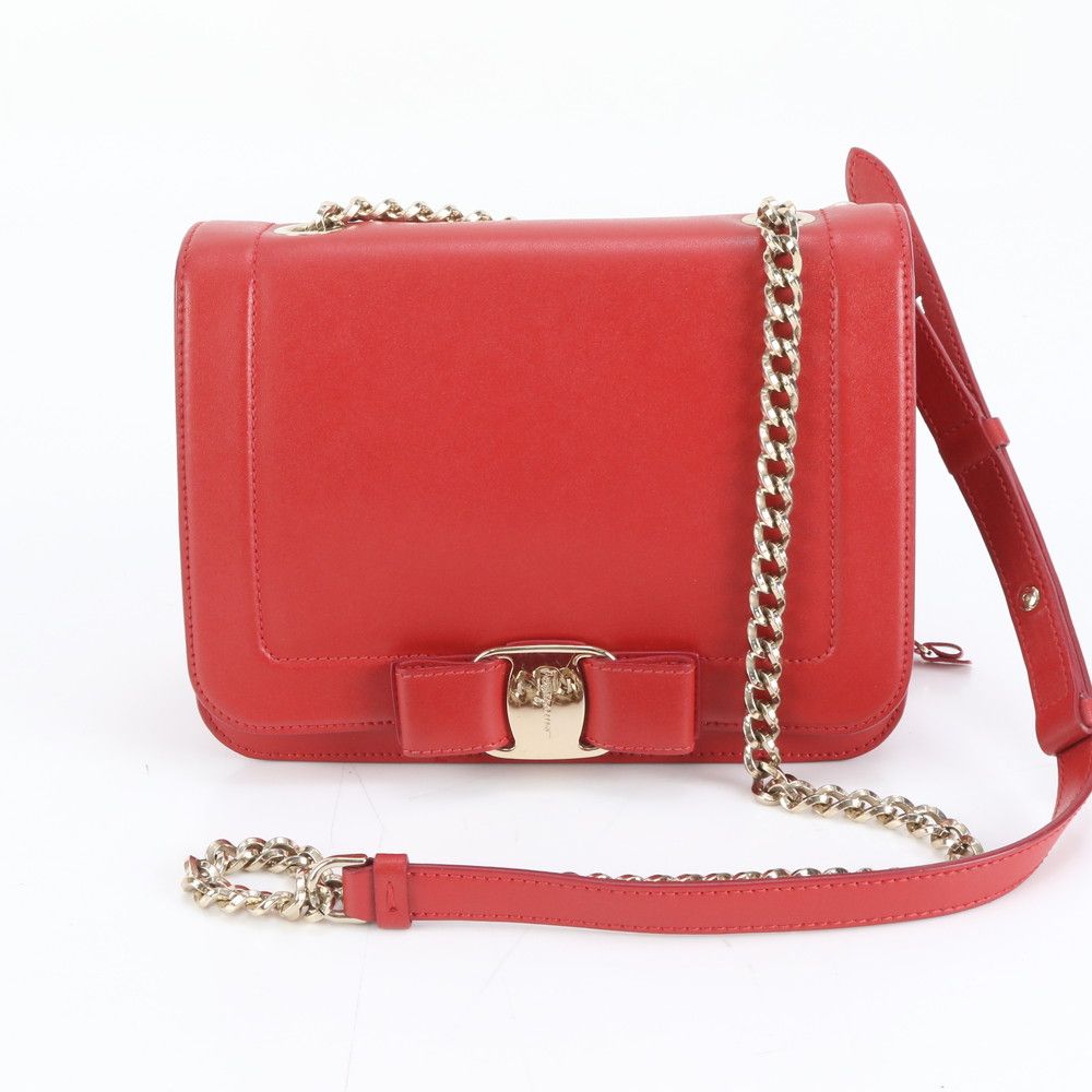 極美品 サルヴァトーレフェラガモ ヴァラ リボン レザー チェーン