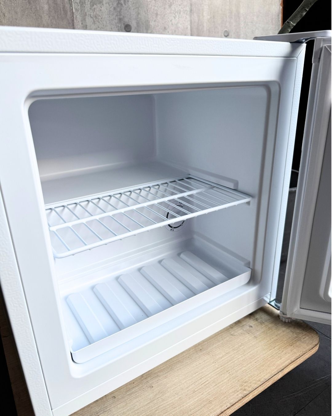 設置まで✨ A-stage 小型冷凍庫 31L✨ 2023年製⭕️ - メルカリ