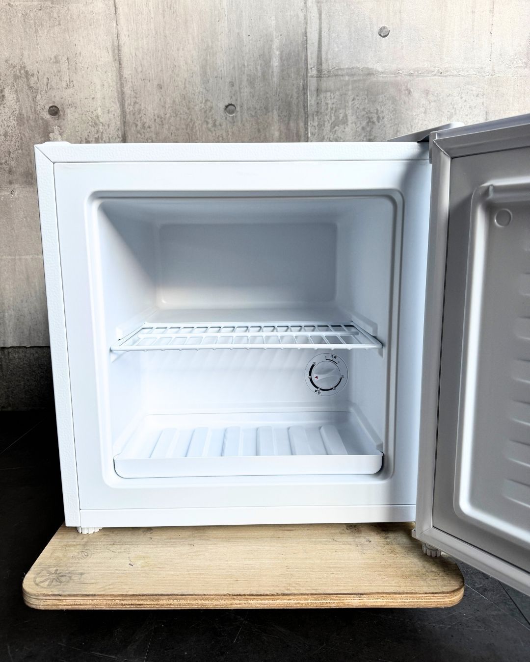 設置まで✨ A-stage 小型冷凍庫 31L✨ 2023年製⭕️ - メルカリ