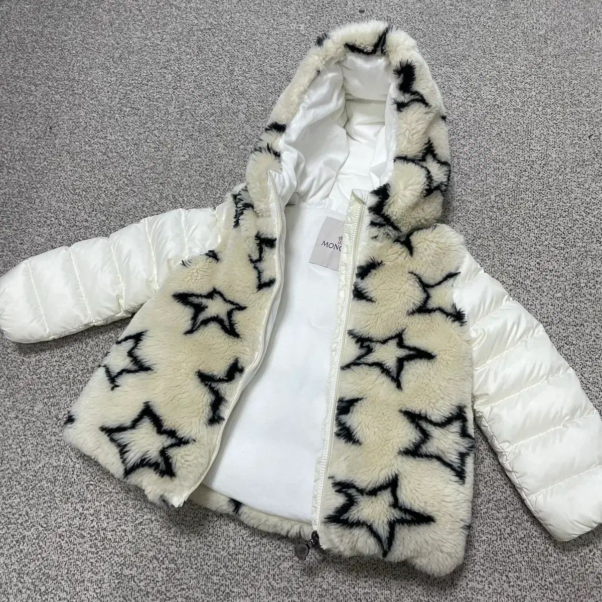 3Y モンクレール キッズ 星 ダウン - メルカリ