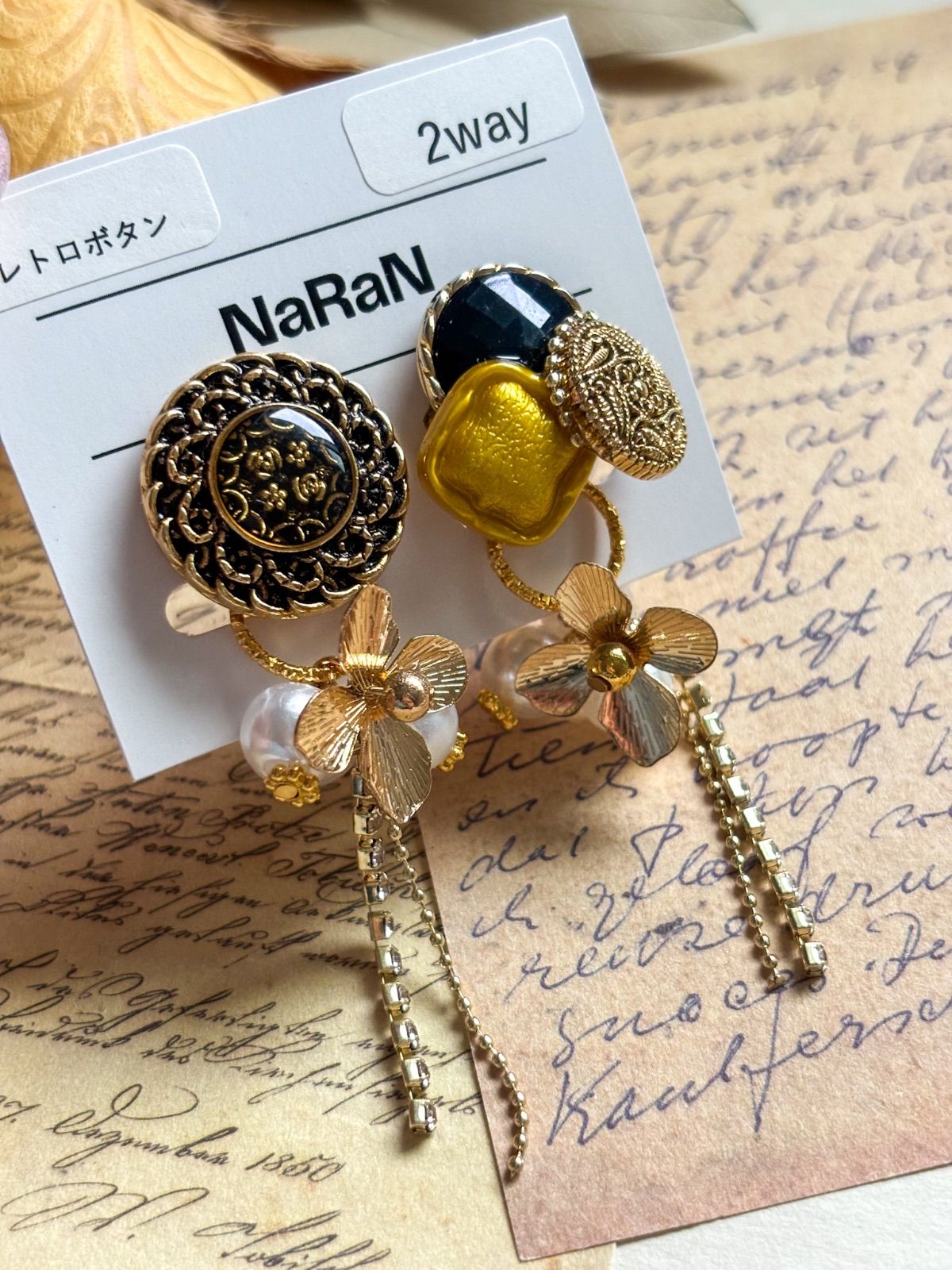 タイガーボタンバネイヤリング 338≫レトロボタンの2wayイヤリング - メルカリ