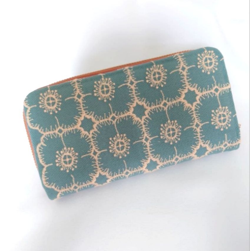 受注製作】anemone ライトブルー×ピンク ベルト付き長財布 ミナ