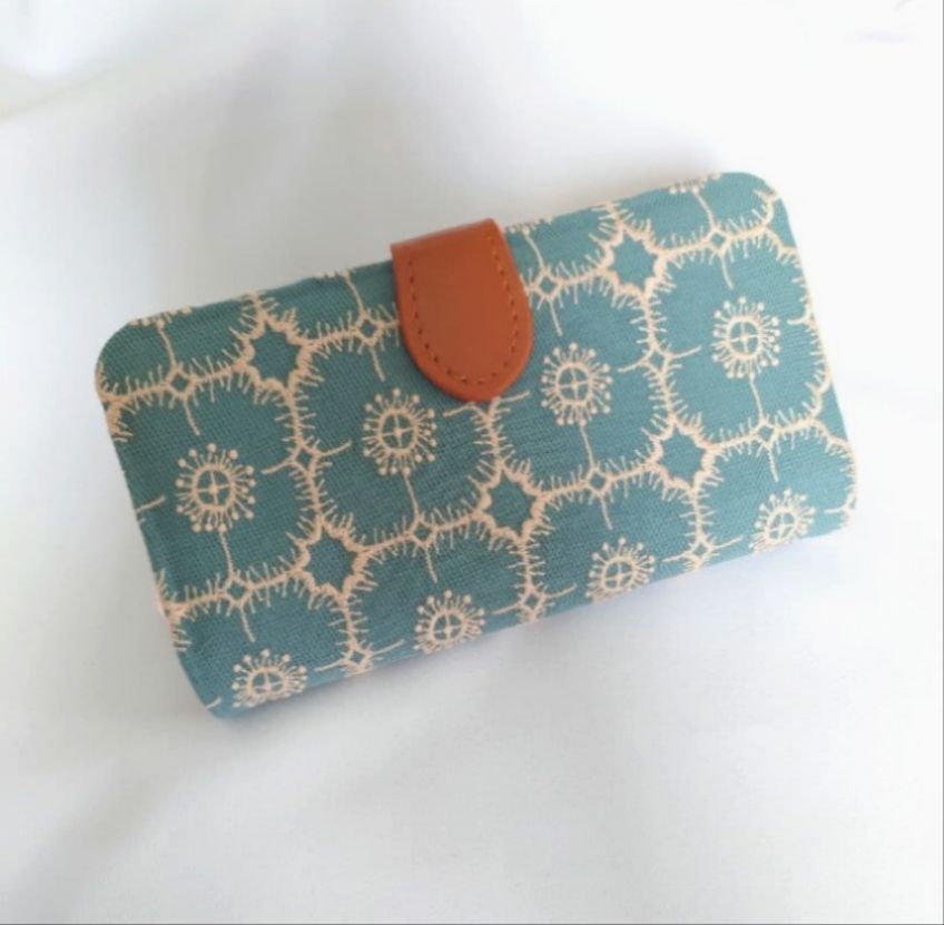 受注製作】anemone ライトブルー×ピンク ベルト付き長財布 ミナ