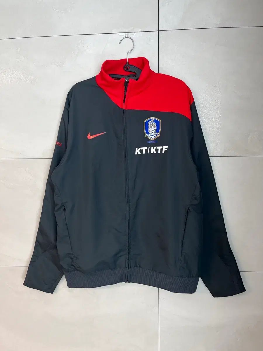 新品未使用タグ付 Nike サッカー ウィンドブレーカー 韓国 XL 黒 ナイキ 08-10 韓国 韓国国家代表 支給品 ウィンドブレーカー XL - メルカリ