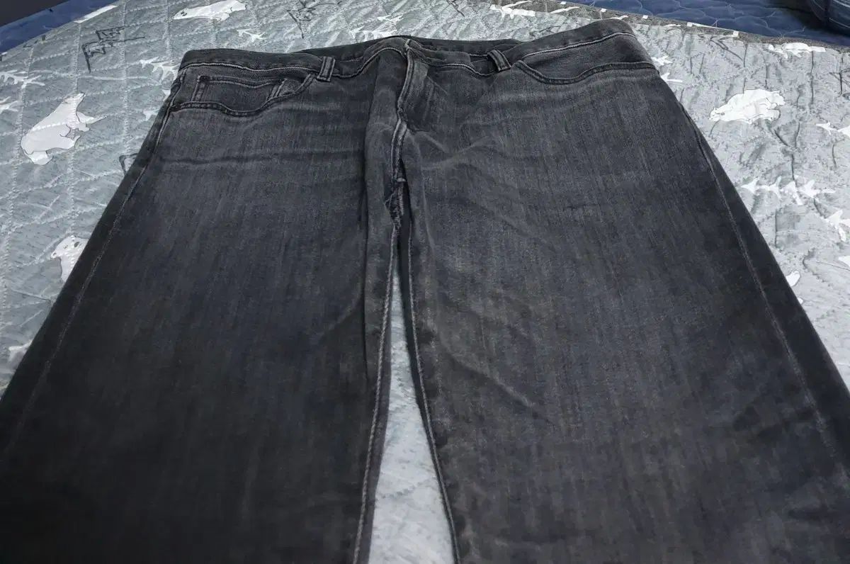 UNIQLO ユニクロ ジーンズ ウォッシュ ブラックデニムパンツ (40)