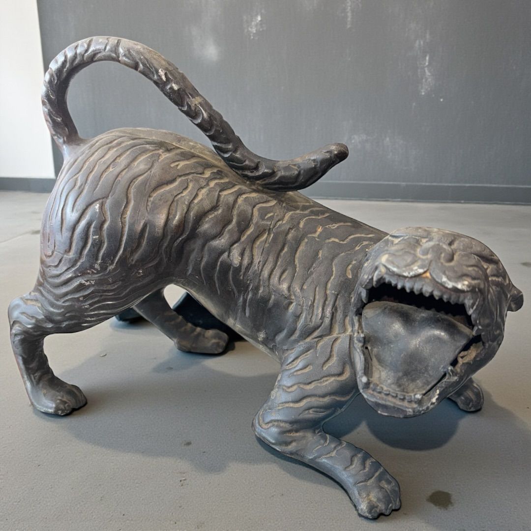 某有名オークション購入 銅 虎 置物 魔除け アンティーク 時代物