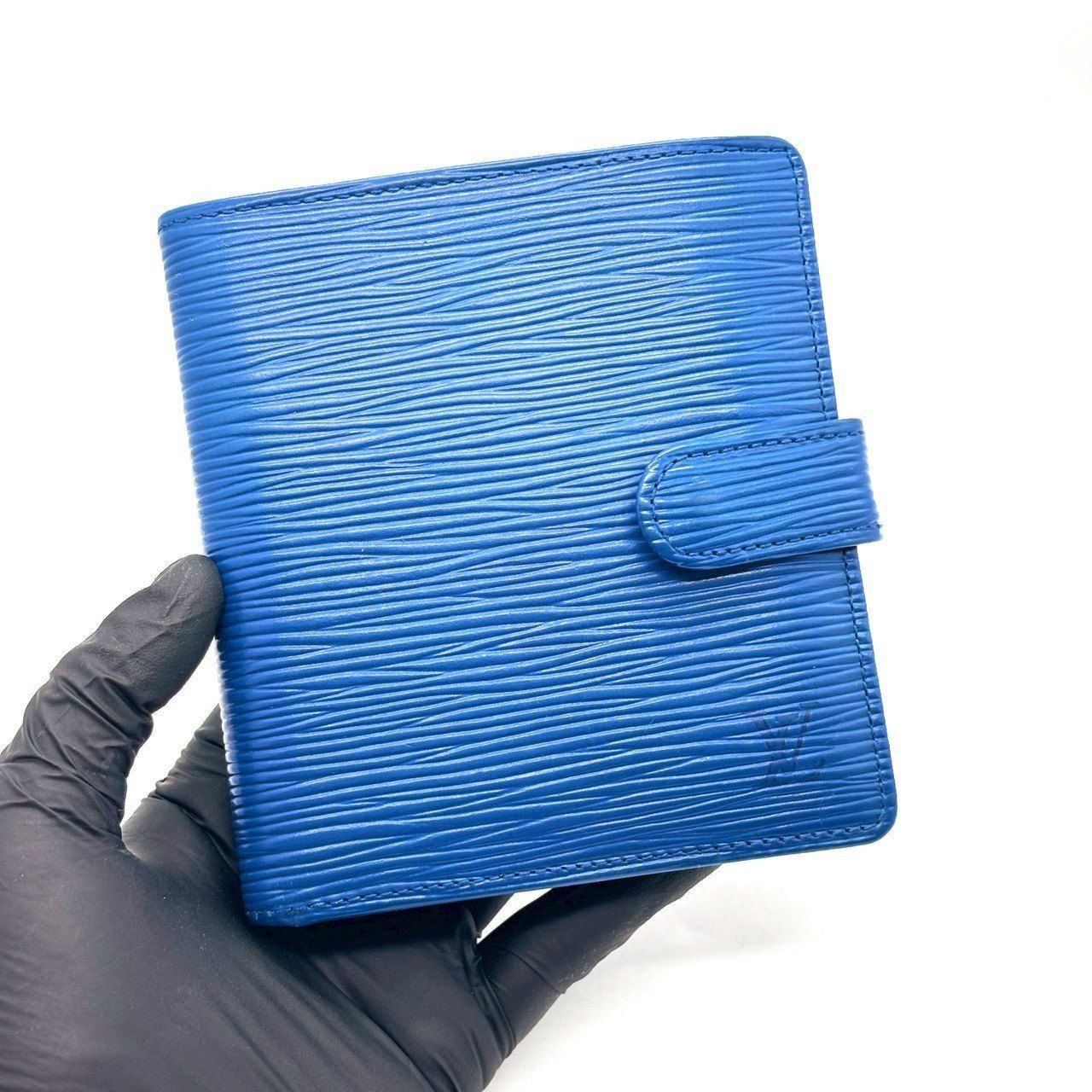 色で魅せる、静かなヴィトン】 LOUIS VUITTON エピ 二つ折り財布