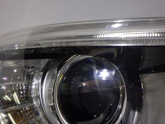 スカイライン 右ヘッドライト HID キセノン V37 前期 HNV37 100-23617