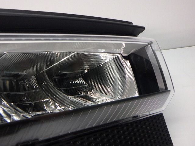 ランドクルーザー 250 右ヘッドライト LED TRJ GDJ 250 60-343 4V