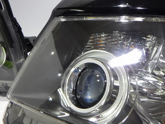 70系 ヴォクシー ヘッドライト左右 HID ZRR70/75 前期 28-203 V8 81185