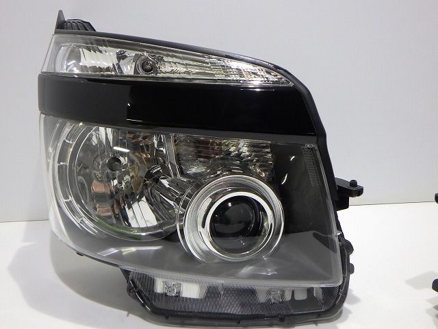 70系 ヴォクシー ヘッドライト左右 HID ZRR70/75 前期 28-203 V8 81185