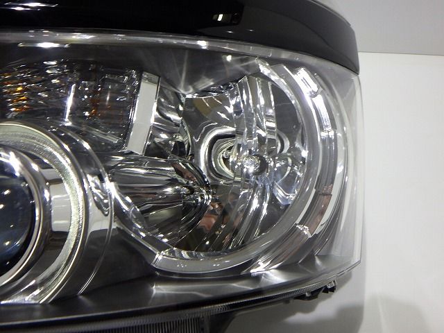 70系 ヴォクシー ヘッドライト左右 HID ZRR70/75 前期 28-203 V8 81185