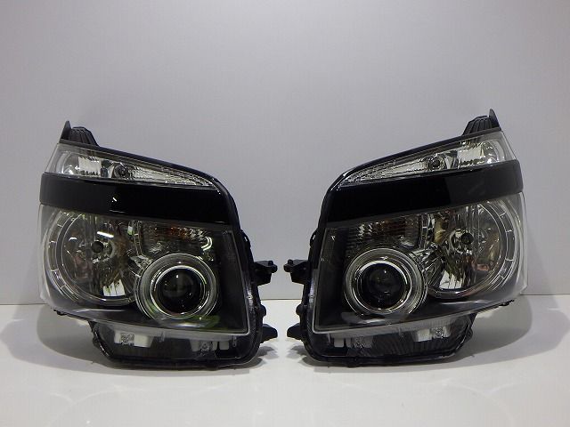 70系 ヴォクシー ヘッドライト左右 HID ZRR70/75 前期 28-203 V8 81185